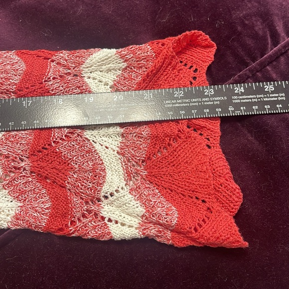 Easel V neck sweater lightweight muted red/white bell sleeve. sz Small - Picture 4 of 8